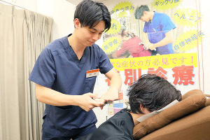有松名倉堂鍼灸整骨院の整体の施術風景画像です。