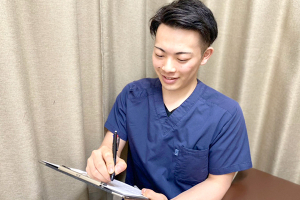 有松名倉堂鍼灸整骨院のカウンセリング風景画像です。