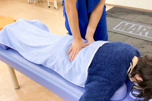 小林整骨院鍼灸院菅原の腰痛の施術画像