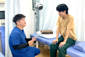 小林整骨院鍼灸院掛川のカウンセリング風景画像です。