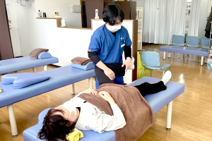 小林整骨院鍼灸院掛川の骨盤矯正の施術画像