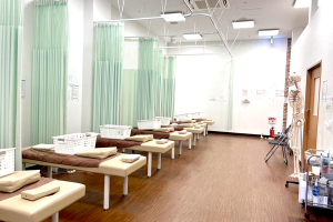 すずらん鍼灸接骨院 熱田千年院で整体施術を受ける内観画像