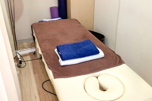 広尾ＦＩＥＬＤ鍼灸整骨院 (恵比寿)であん摩マッサージ指圧を受ける内観画像像