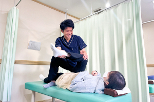 野本鍼灸整骨院 都島院の整体の施術風景画像です。