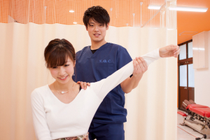 やさしさ昭島東中神整骨院の肩こりの施術画像