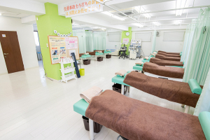 福生東町接骨院で整体施術を受ける内観画像像