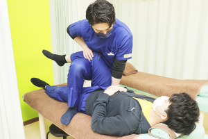 あきる野秋川駅前接骨院の施術風景画像