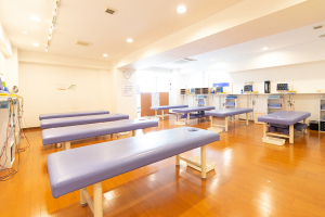 宮本町あおば接骨院で整体施術を受ける内観画像