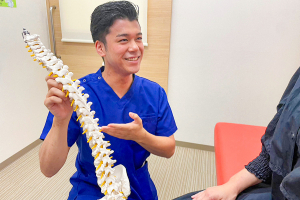 心身堂鍼灸接骨院・整体院守山院の腰痛のカウンセリング風景の画像