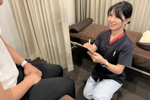 きくい鍼灸院接骨院のカウンセリング風景画像です。