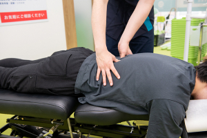 ＮＯＭＯＫＯＴＳＵ鍼灸整骨院　梅屋敷院の整体の施術風景画像です。