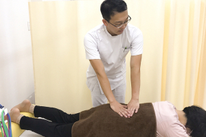 こう鍼灸接骨院の腰痛の施術画像