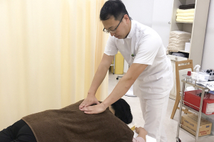 こう鍼灸接骨院の肩こり施術の画像