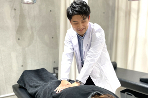 Ｈ＆Ｈ八王子のパーソナル鍼灸整骨院・整体院の腰痛の施術風景画像です。