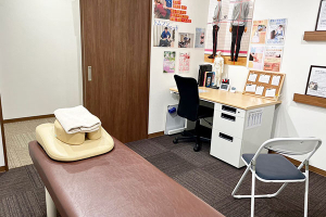 ＫＯＫＵＡ鍼灸整骨院 浦和院で整体施術を受ける内観画像像