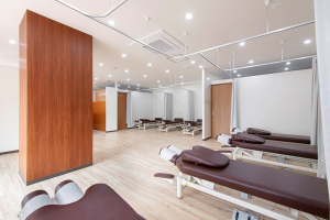 くまのみ整骨院 川越駅前院で整体施術を受ける内観画像です。