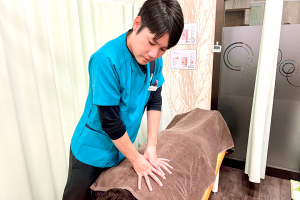 こころ整体院 札幌東本願寺院の整体の施術風景画像です。