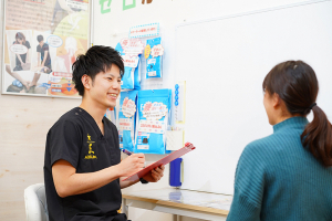 古淵あおば整骨院はりきゅう院のカウンセリング風景画像です。