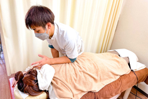 もみいはりきゅう整骨院の骨盤矯正の施術画像