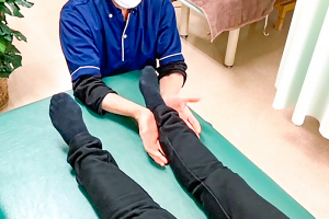 サステナ整体のあん摩マッサージ指圧の施術風景画像です。