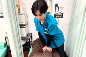 こころ整体院 京橋宝町院の整体の施術風景画像です。