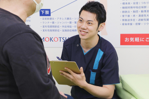 ＮＯＭＯＫＯＴＳＵ鍼灸・整骨院本所吾妻橋院のカウンセリング風景