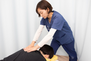 まつなが鍼灸整骨院　青砥駅前院の肩こりの施術画像