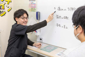 栄町あおば整骨院のカウンセリング風景画像です。