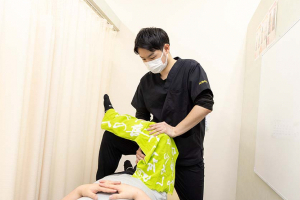 栄町あおば整骨院の膝痛の施術画像