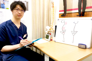 亀田名倉堂鍼灸接骨院の整体施術のカウンセリング風景の画像