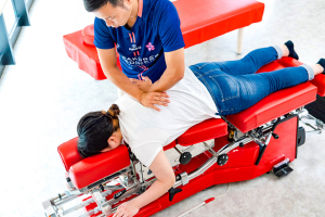 さくらメディネス整骨院 ＪＲ尼崎院の整体の施術風景画像です。