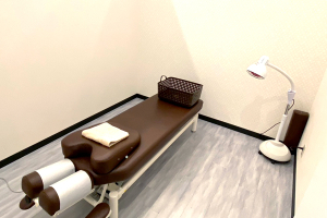 くまのみ整骨院 ウニクス鴻巣院で整体施術を受ける内観画像