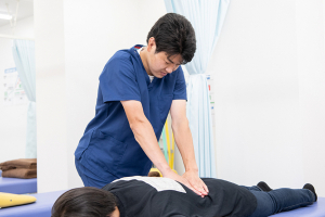 まつなが鍼灸整骨院　白鳥院の腰痛の施術画像