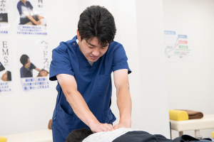 まつなが鍼灸整骨院　白鳥院の肩こりの施術画像