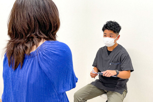 カラダメンテナンス（横浜元町－女性医療クリニックＬＵＮＡ内）のカウンセリング風景画像です。