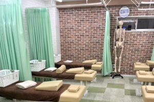 井荻駅前すずらん鍼灸接骨院で整体施術を受ける内観画像像
