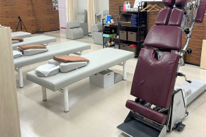 さくらメディネス整骨院 津嘉山院で整体施術を受ける内観画像