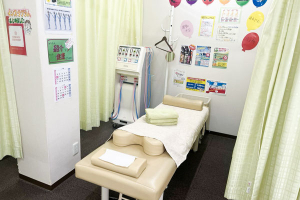 荻窪名倉堂鍼灸整骨院で整体施術を受ける内観画像