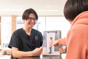 ＴＳＵＮＡＧＩ鍼灸接骨院　合戦場院のカウンセリング風景の画像