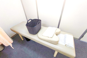 いまざと整骨院 緑橋駅院で整体施術を受ける内観画像