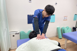 健笑堂かく鍼灸接骨院 賀来院の整体の施術画像