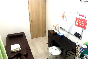 リーフ整骨院 調布院で整体施術を受ける内観画像像