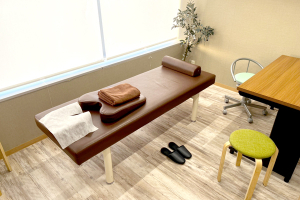 上永谷かなで整骨院で整体施術を受ける内観画像