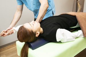 てん整体整骨院　岸和田院の肩こりの施術風景画像です。