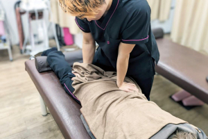 ＫＷＳ鍼灸整骨院　荻窪院の骨盤矯正の施術画像