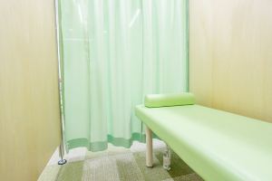 ＮＯＭＯＫＯＴＳＵ鍼灸整骨院 よこはまばし院で整体施術を受ける内観画像像