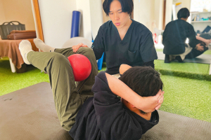 巣鴨総合治療院・整骨院　滝野川院のトレーニングの施術風景画像です。