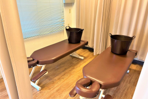 泉佐野８整骨院で整体施術を受ける内観画像