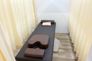 さくら鍼灸院・接骨院 イオン稲毛院で整体施術を受ける内観画像像