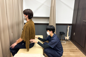 長町南駅前接骨院の腰痛の施術風景画像です